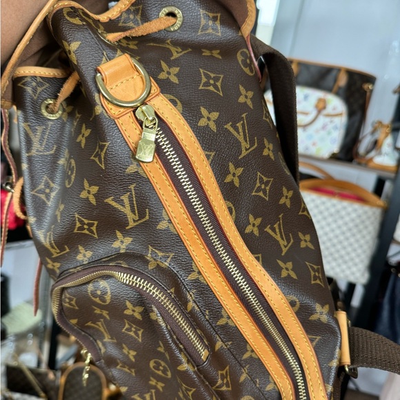Authentic Louis Vuitton Bosphore backpack - Picture 3 of 13